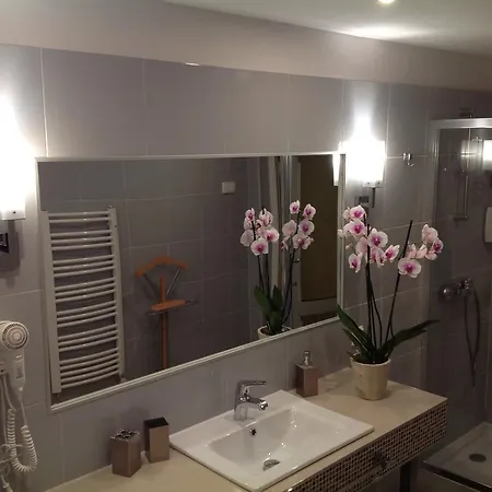 Bed & Breakfast Gosciniec Pod Markizami 3*