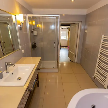 Bed and breakfast Gosciniec Pod Markizami 3*