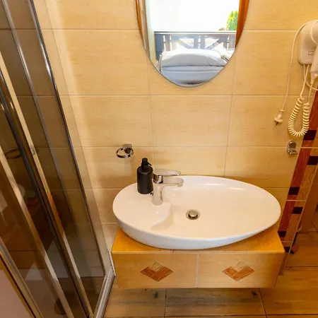 Bed & Breakfast Gosciniec Pod Markizami 3*
