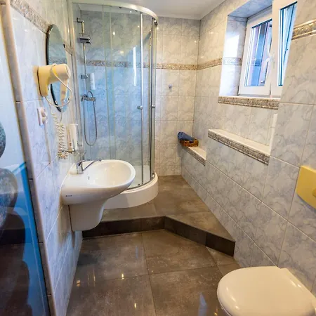 Gosciniec Pod Markizami 3*