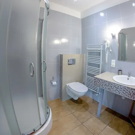 Bed & Breakfast Gosciniec Pod Markizami 3*